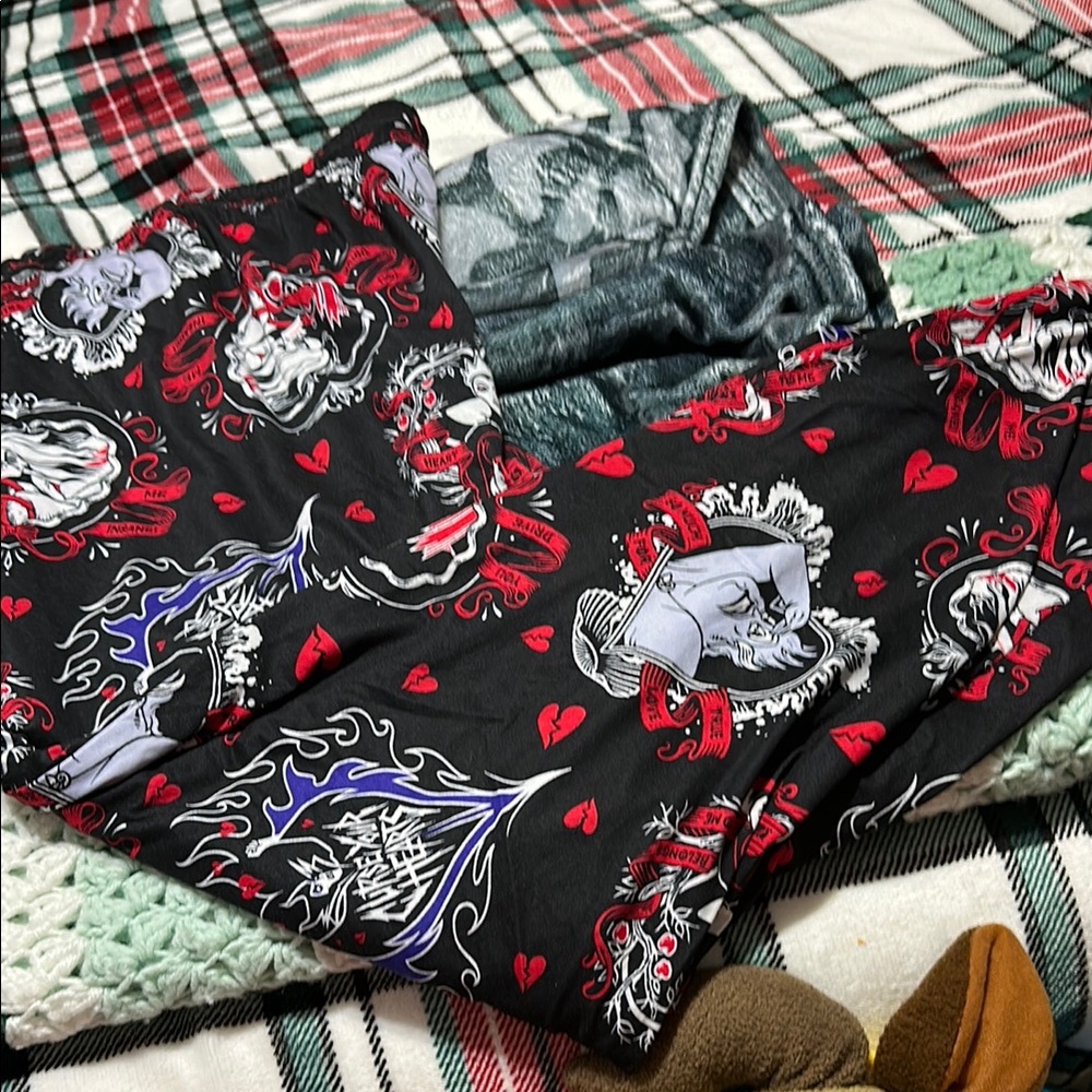 Black and Red Graphic Print Pants